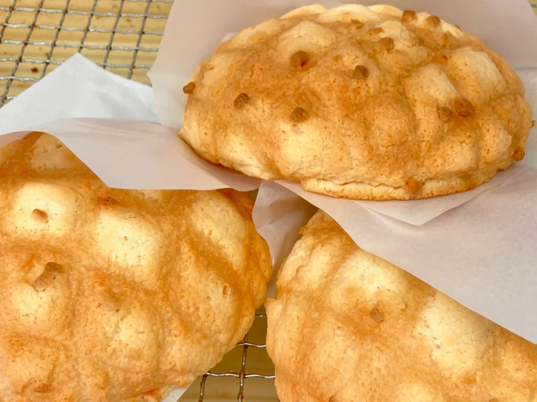 焼き上がった、もでな。のメロンパン